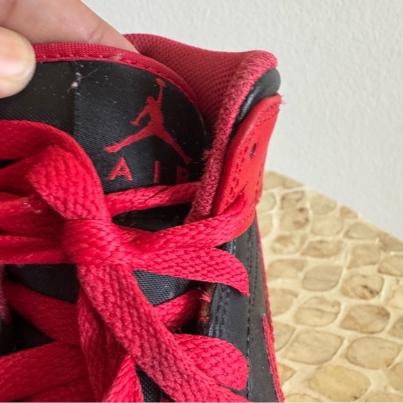 Nike Air Jordan 1 Mid Alternate Bred Sneakers size 6Y - Picture 4 of 11
